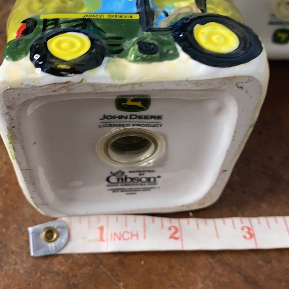 Gibson Yellow/Green John Deer Salt/Pepper Shakers - Picture 5 of 6